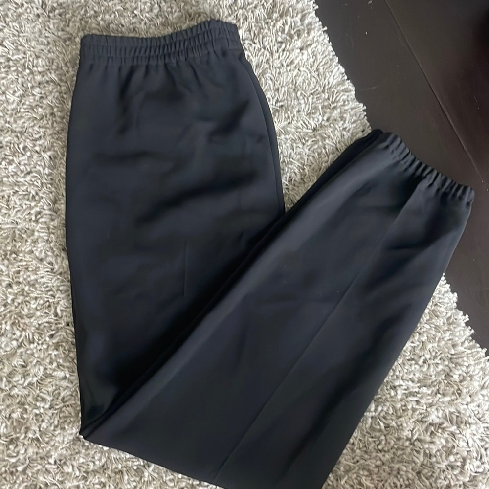 Theory formal joggers! Perfect for casual or work!